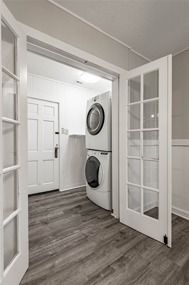 Building Photo - 246 FM 405