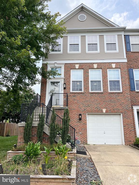 Building Photo - 22464 Maison Carree Square