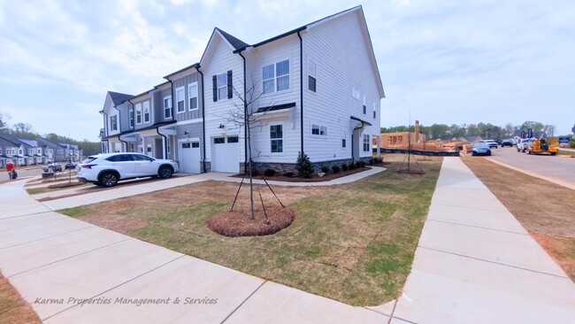 Building Photo - 9645 Munsing Dr