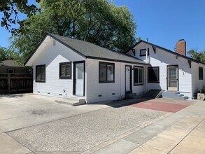 Building Photo - 694 S M St