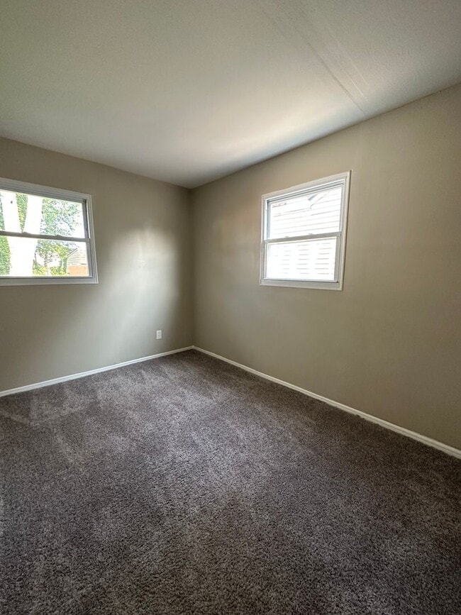 Building Photo - West Side Single-Family 2-Bed - AVAILABLE ...