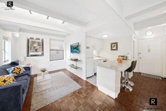 Building Photo - 150 W 51st St