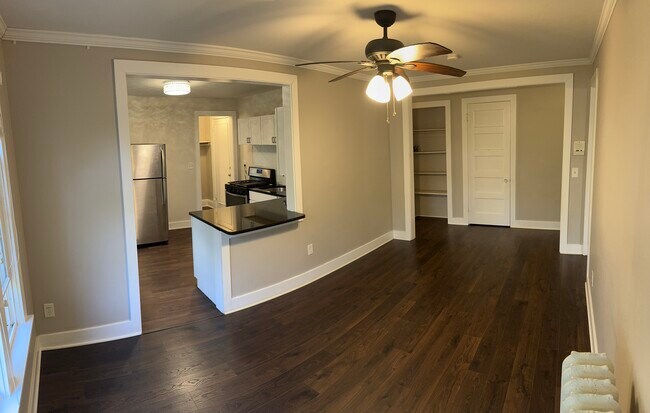 Foto del edificio - 2536 DuPont Ave S