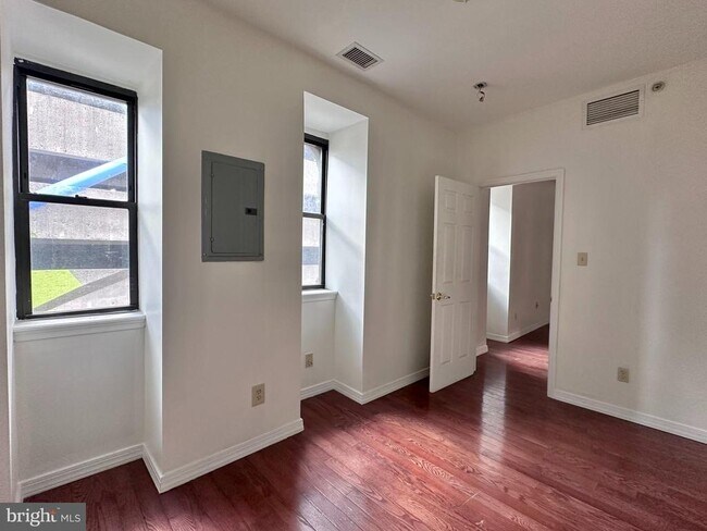 Foto del edificio - 118 S 12th St