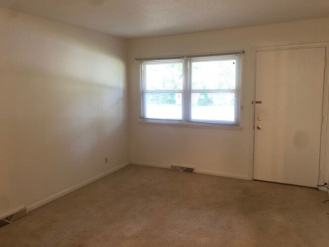 Building Photo - 200 S Grove St