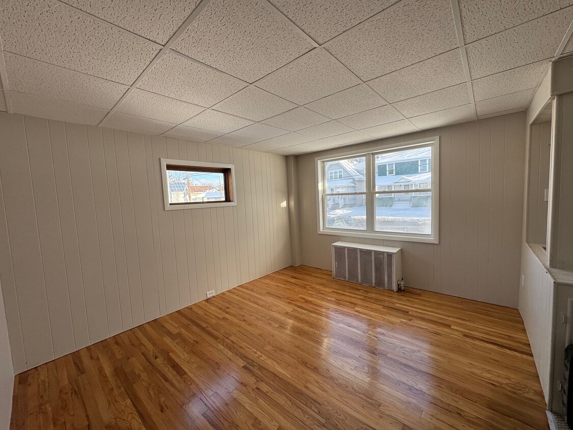 Primary Photo - 2233 Guilderland Ave