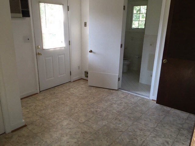 Building Photo - 2406 DE-2