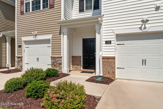 Building Photo - 1206 Gracie Ln