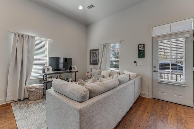 DSC07307 - Mitchell Yards Apartments