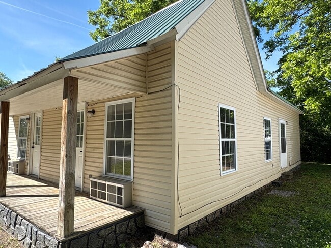 Building Photo - Renovated Duplex in Central Tullahoma