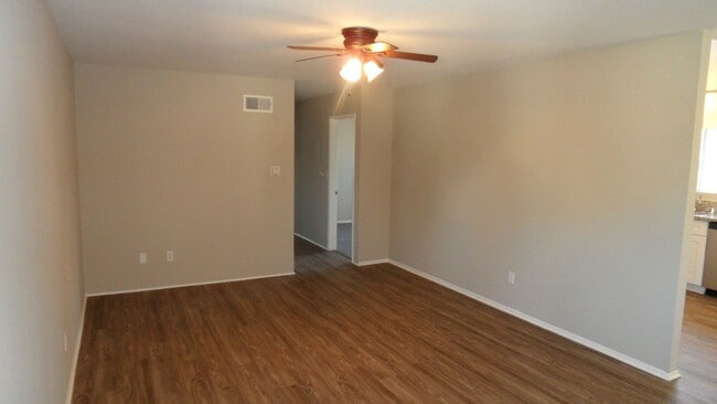 Building Photo - 640 S Fashion Park St