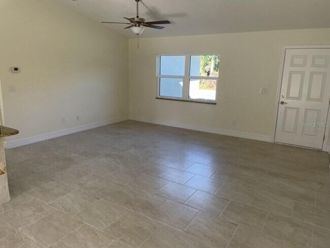 Foto del edificio - 3743 Birmingham Ln