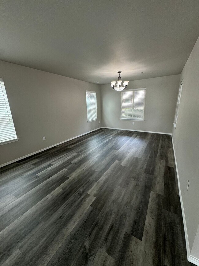 Foto del edificio - 1163 Swan Loop