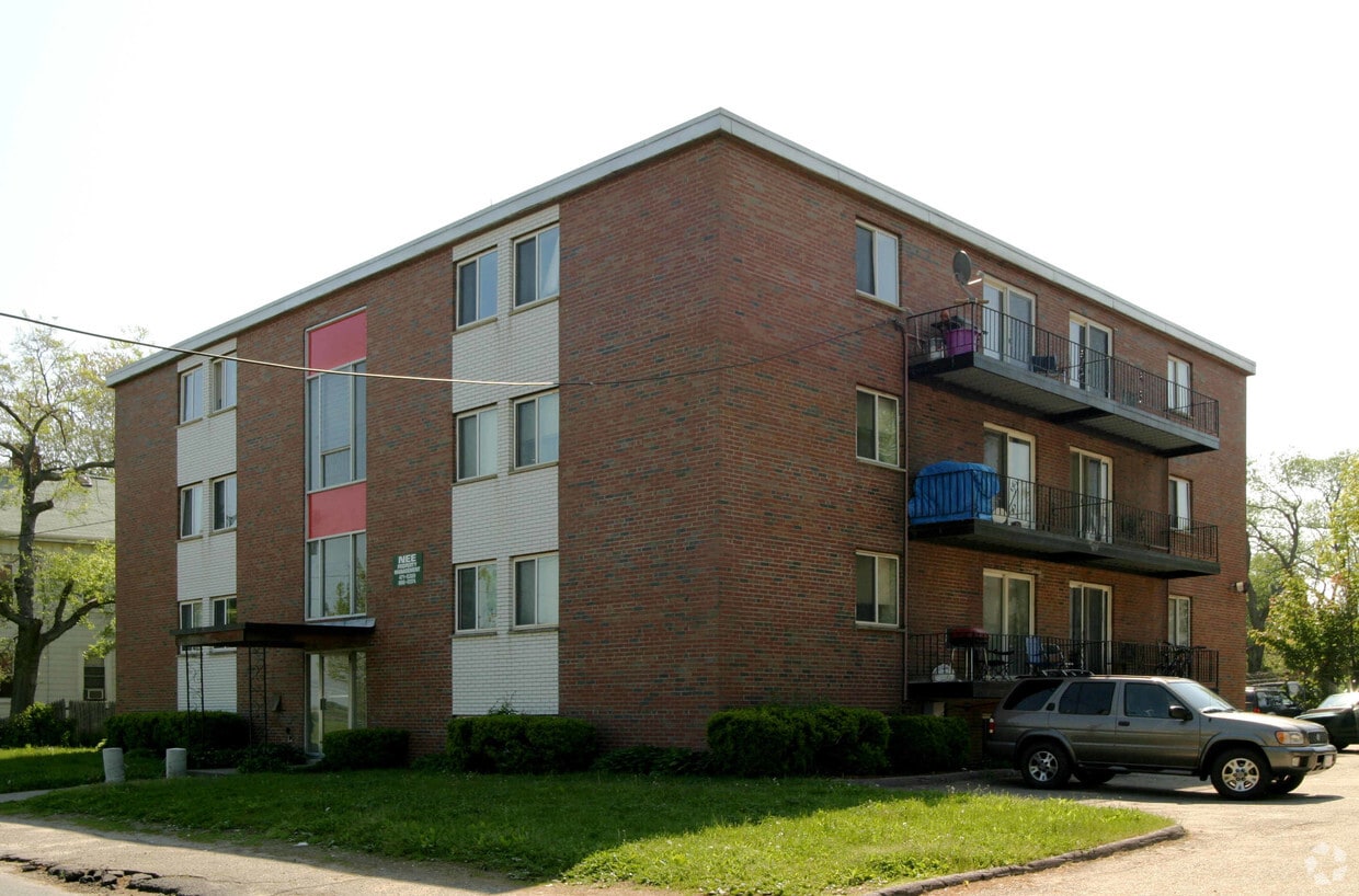 Building Photo - 37-39 Pond St