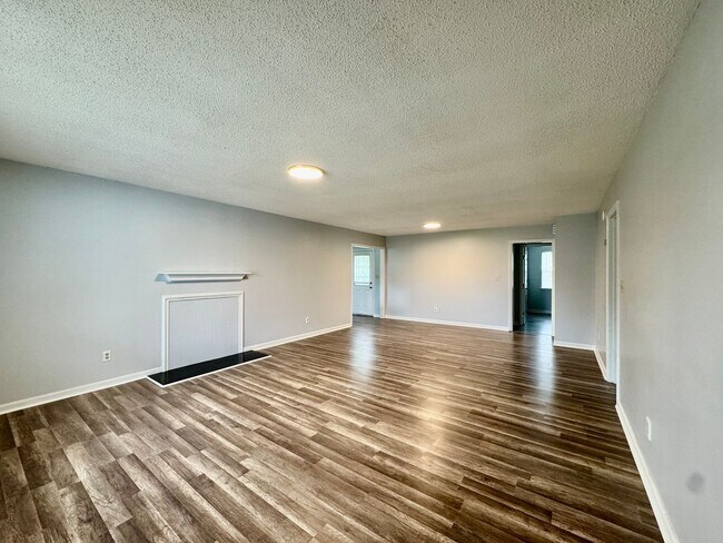 Foto del edificio - 4 Bedrooms/2 Bath Ranch Home!