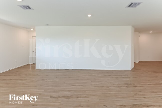 Foto del edificio - 24215 Becker Hollow Ln