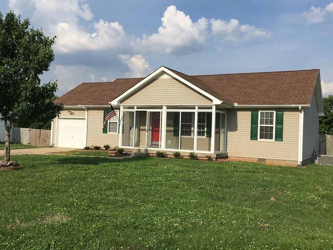 Building Photo - 3 Bedroom Pet Friendly Home For Rent!