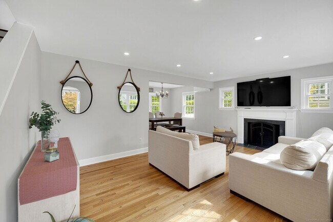 Foto del edificio - 27 Willowbrook Pl