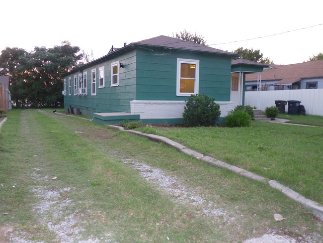 Building Photo - 221 Merritt St