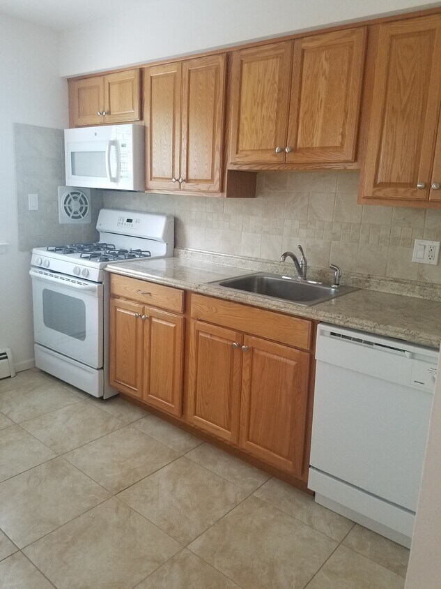 2467 NJ10 Unit 393B, Morris Plains, NJ 07950 Condo for Rent in