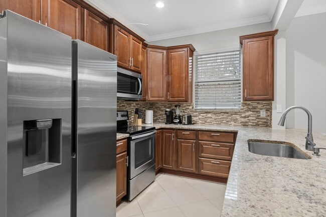 Building Photo - 431 Arlington Rd N