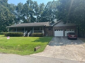 Building Photo - 200 Debbie Dr
