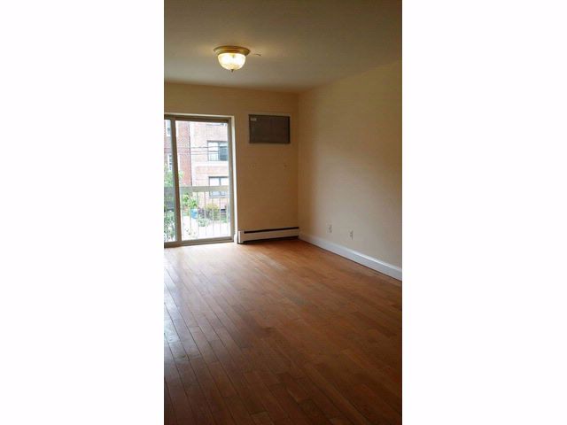 Foto del edificio - 14137 Pershing Cres