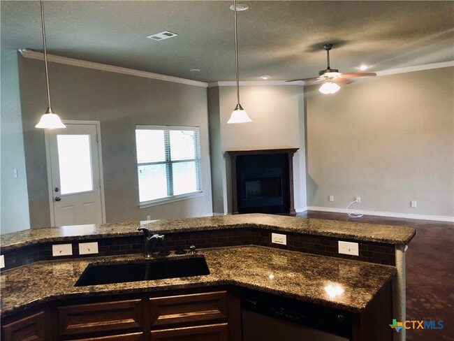 Building Photo - 606 Tumbleweed Dr