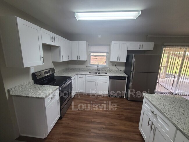 Building Photo - 2223 Shamrock Dr