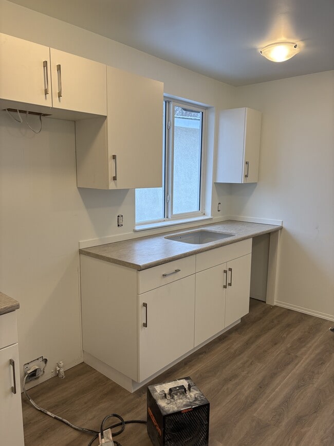 Building Photo - 11811-11847 47 St NW