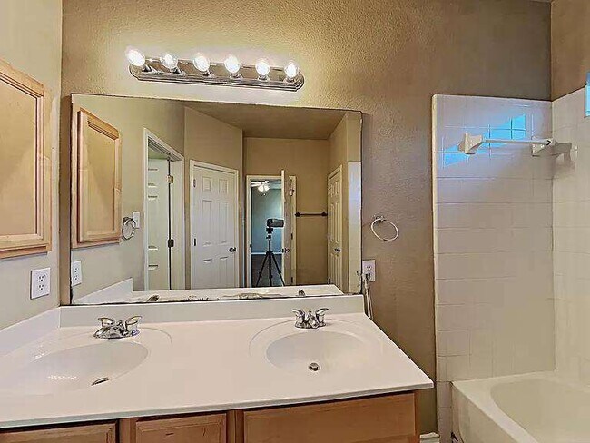 Building Photo - 9002 Eagle Bnd