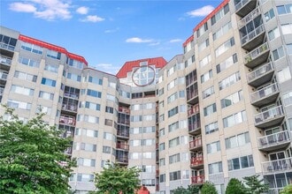 Building Photo - 10 Stewart Pl