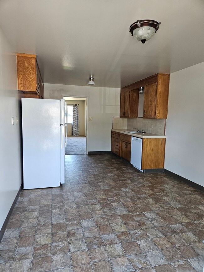 Kitchen - 150 N 1st St