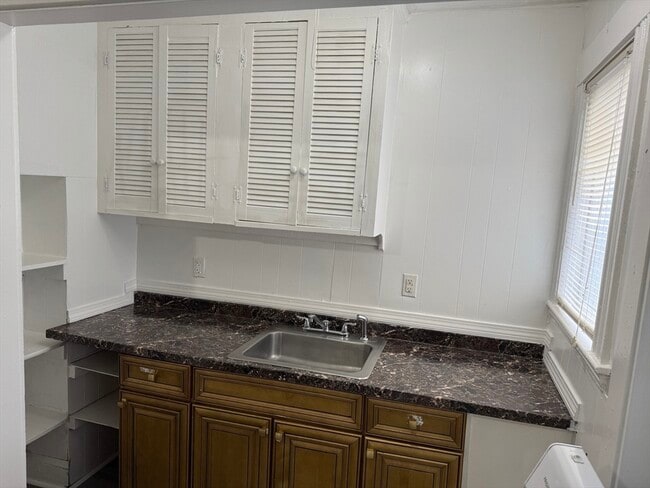 Building Photo - 286 S Main St