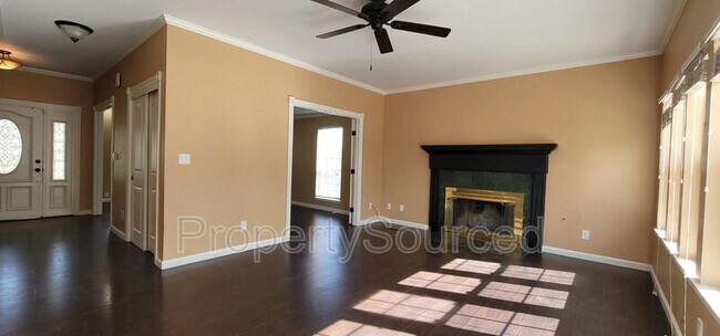 Foto del edificio - 5054 E Eastview Dr