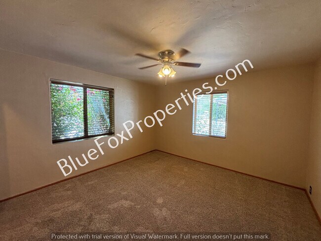 Foto del edificio - 4155 E 2nd St