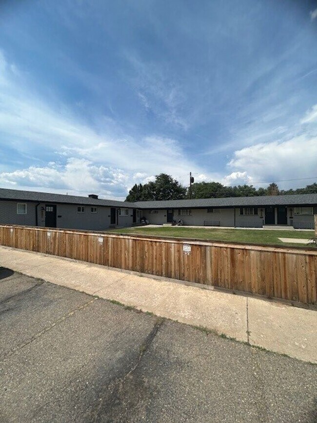 Foto del edificio - Beautiful 2 Bed 1 Bath in Wheat Ridge CO