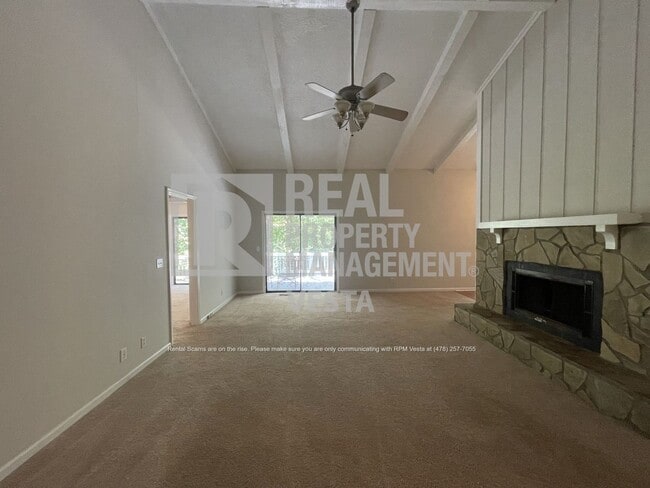 Building Photo - Three Bedroom Home in  Lake Wildwood