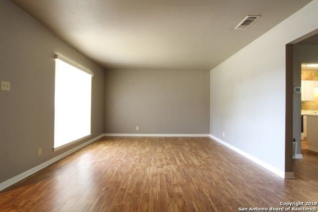 Foto del edificio - 14319 BROOK HOLLOW BLVD
