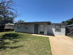 Building Photo - 3107 Merrill Ave