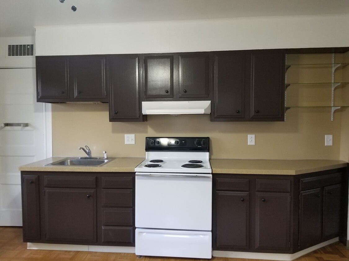 Kitchen - 529 Easton Rd