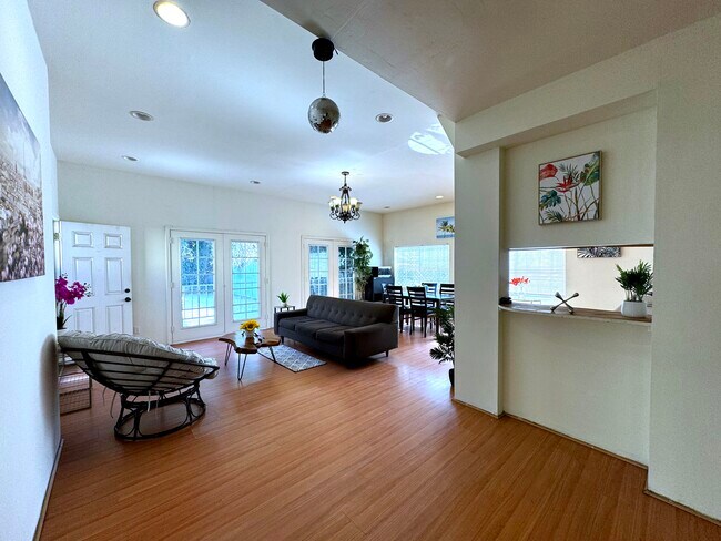 Foto del edificio - 1142 W 37th Pl