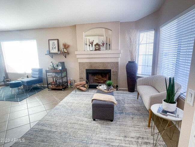 Foto del edificio - 1077 W Olive Ave