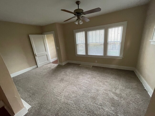 Living Room, Dining Room Angle - 122 N 38th St