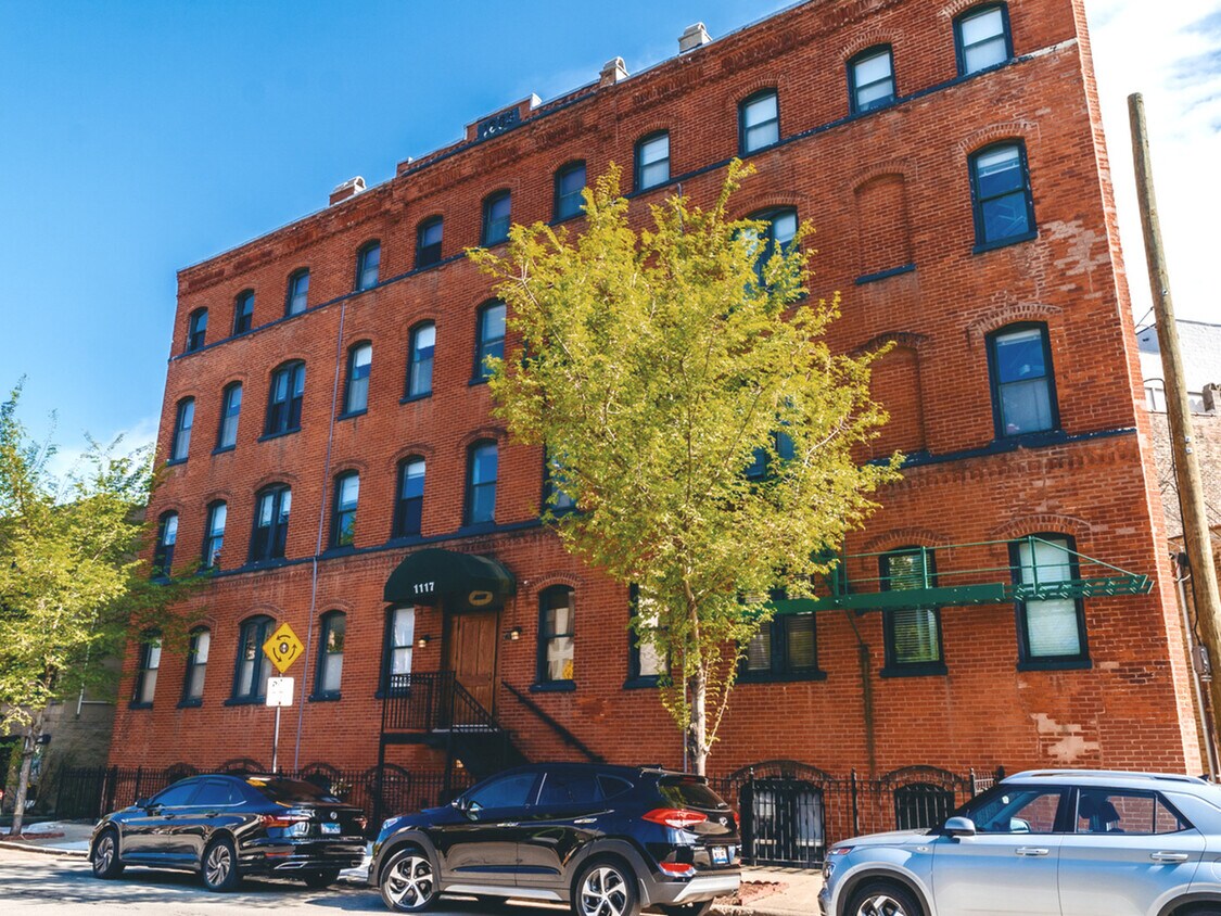 Primary Photo - 1117 N May St