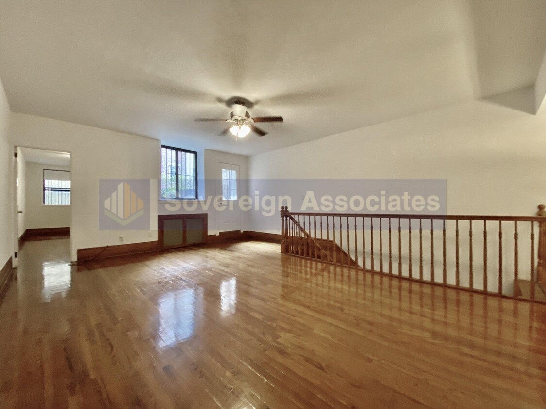 Foto principal - 302 W 107th St