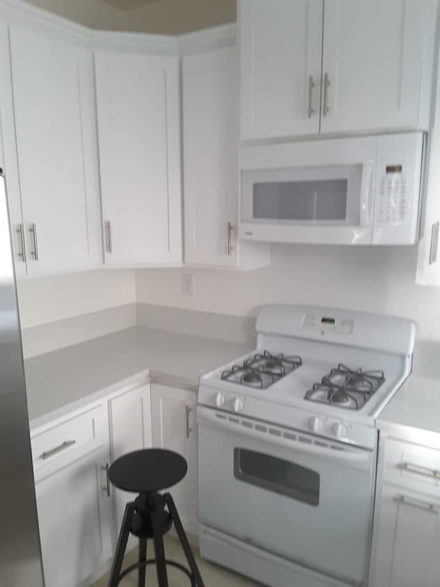 Primary Photo - 335 N Mariposa Ave