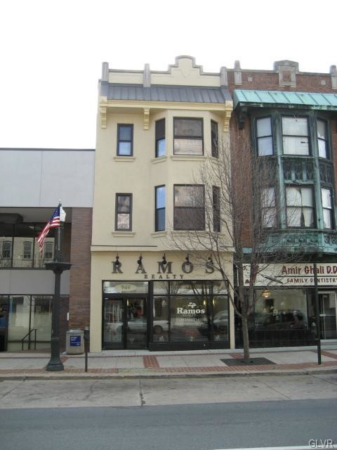 Primary Photo - 946 Hamilton St