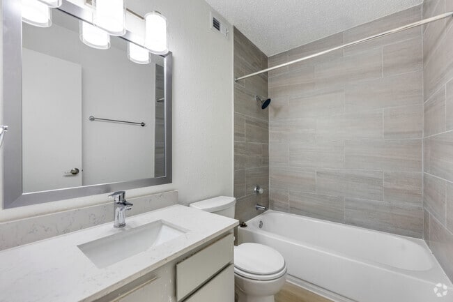 2BR, 2BA - 952SF - Bathroom - Falltree Apartments