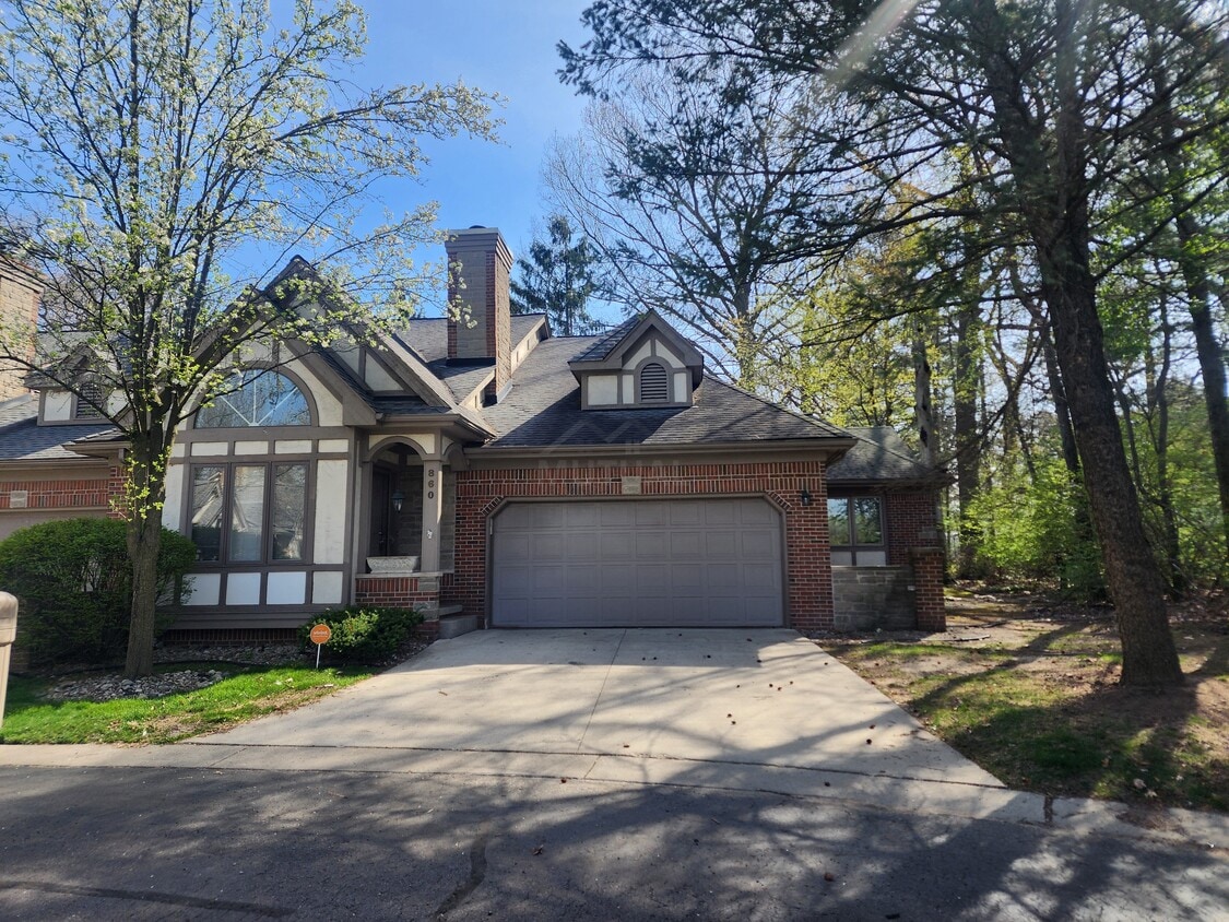 860 N Beech Daly Rd Unit 860, Dearborn Heights, MI 48127 Condo for